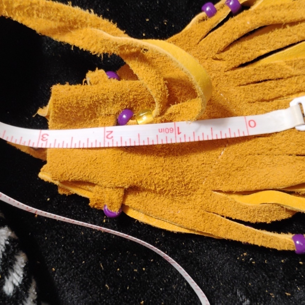4 Small Buck Skin Medicine BagsWith Fringes And Accent Beads. Long Draw Closure. - Picture 8 of 10